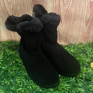 Universal Thread Women's Cat Black Fur-Lined Boots
